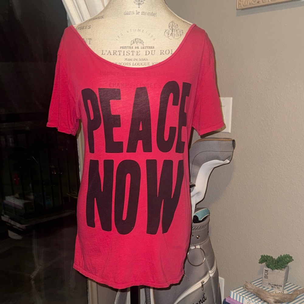 Lux Red Black Peace Now Graphic Tee Big Neck Cutout Shortsleeve Vintage Shirt S